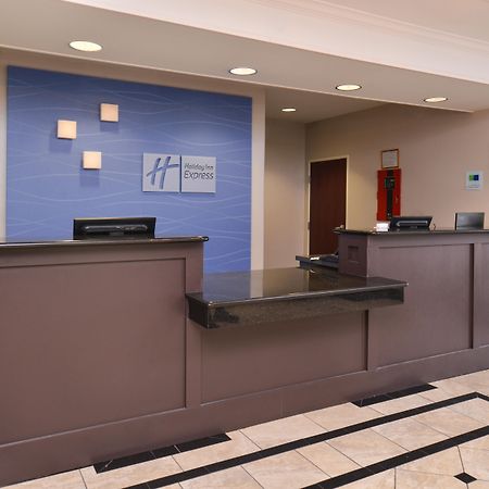 Holiday Inn Express & Suites San Antonio South Bagian luar foto