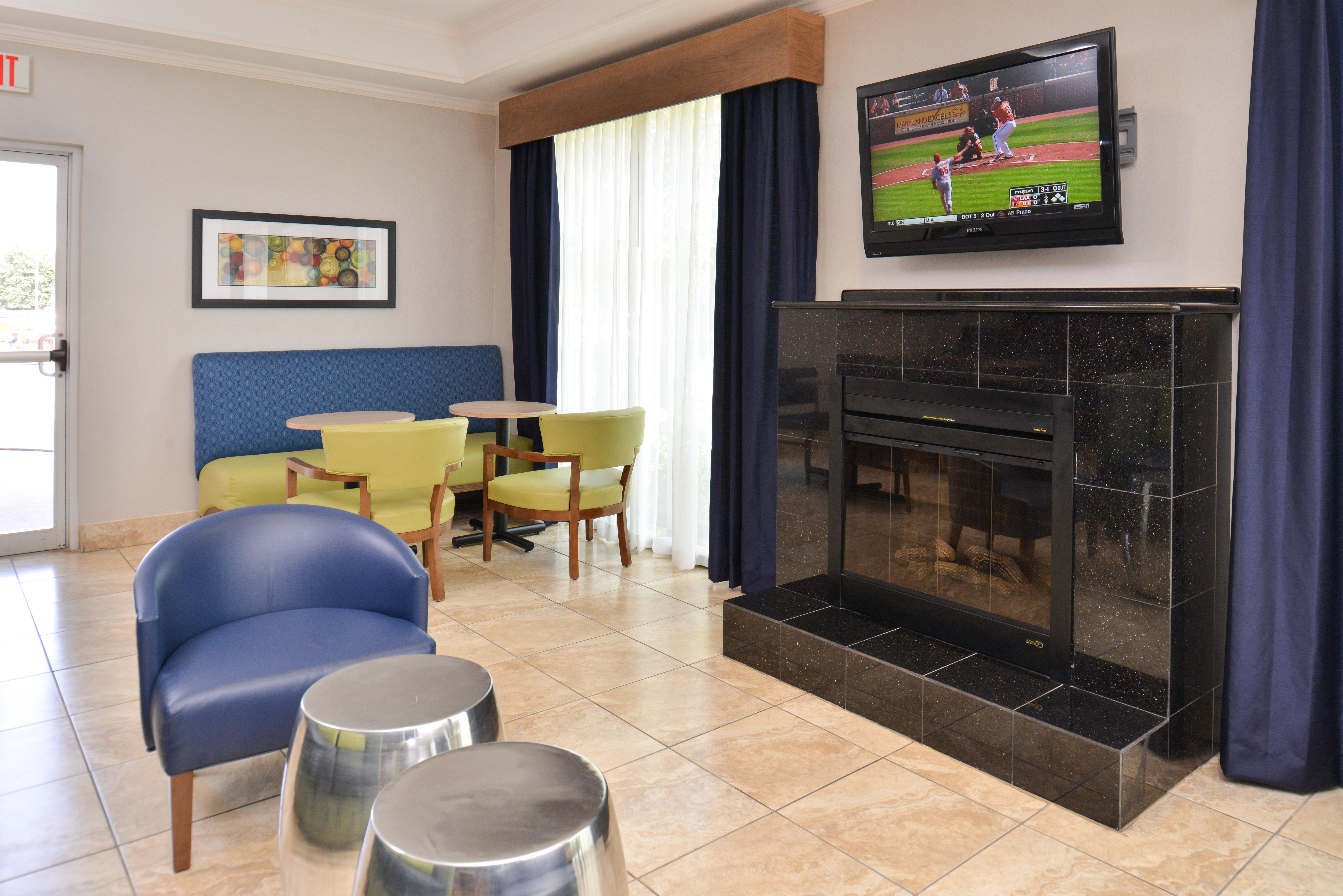 Holiday Inn Express & Suites San Antonio South Bagian luar foto