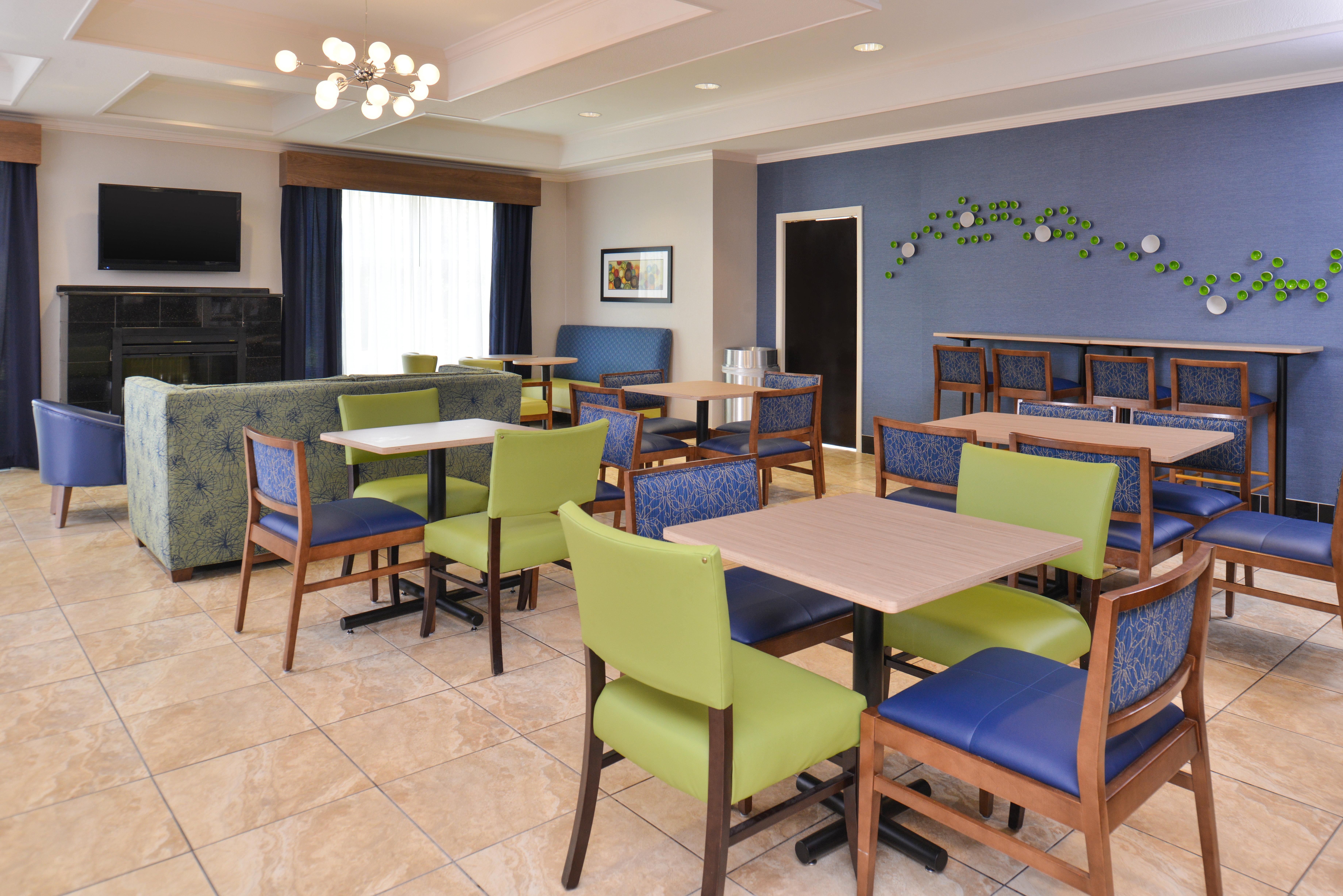 Holiday Inn Express & Suites San Antonio South Bagian luar foto