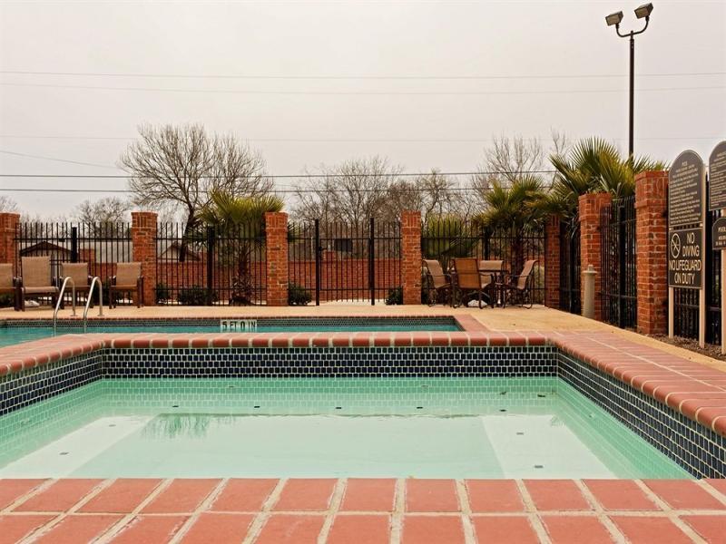 Holiday Inn Express & Suites San Antonio South Bagian luar foto