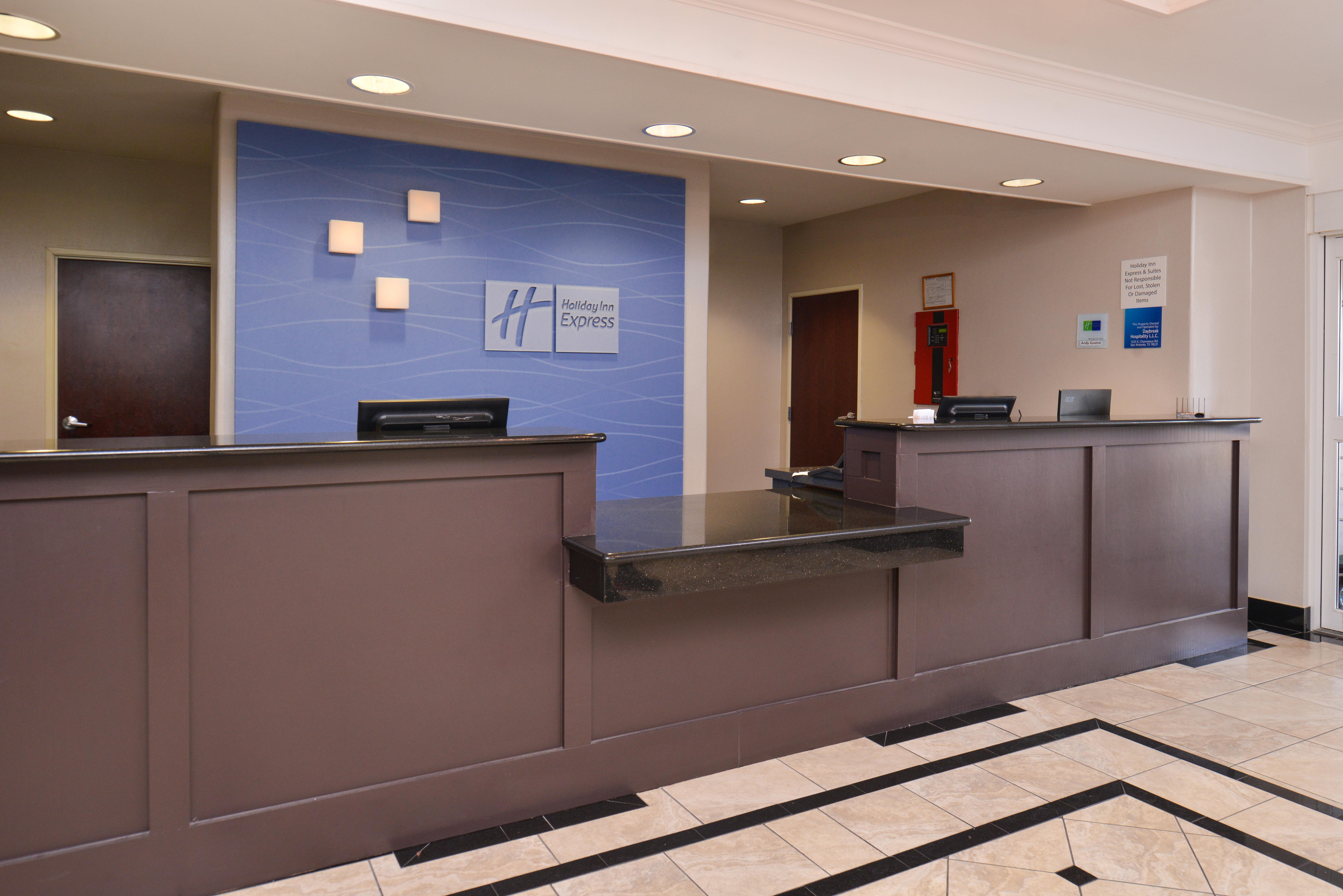 Holiday Inn Express & Suites San Antonio South Bagian luar foto