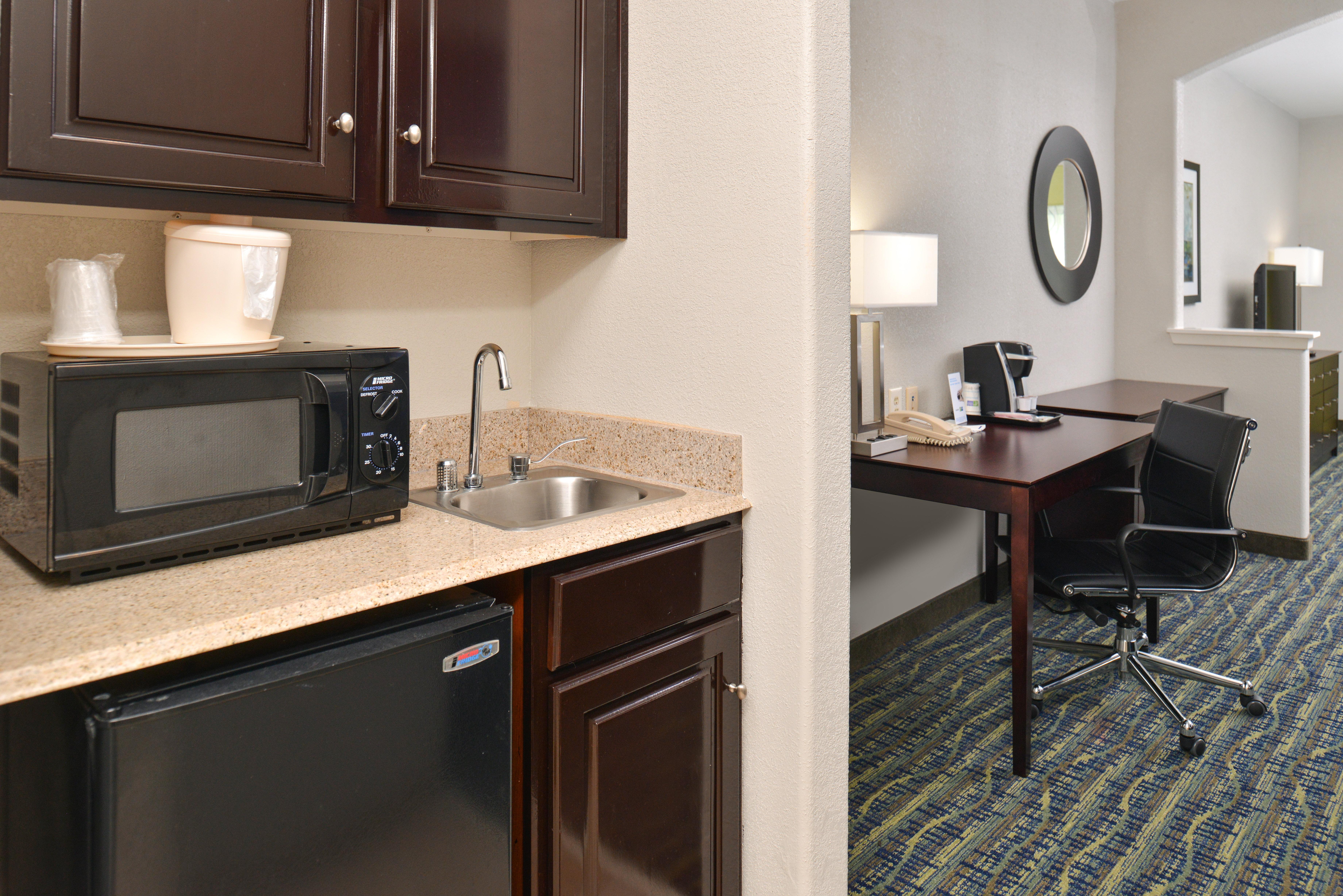 Holiday Inn Express & Suites San Antonio South Bagian luar foto