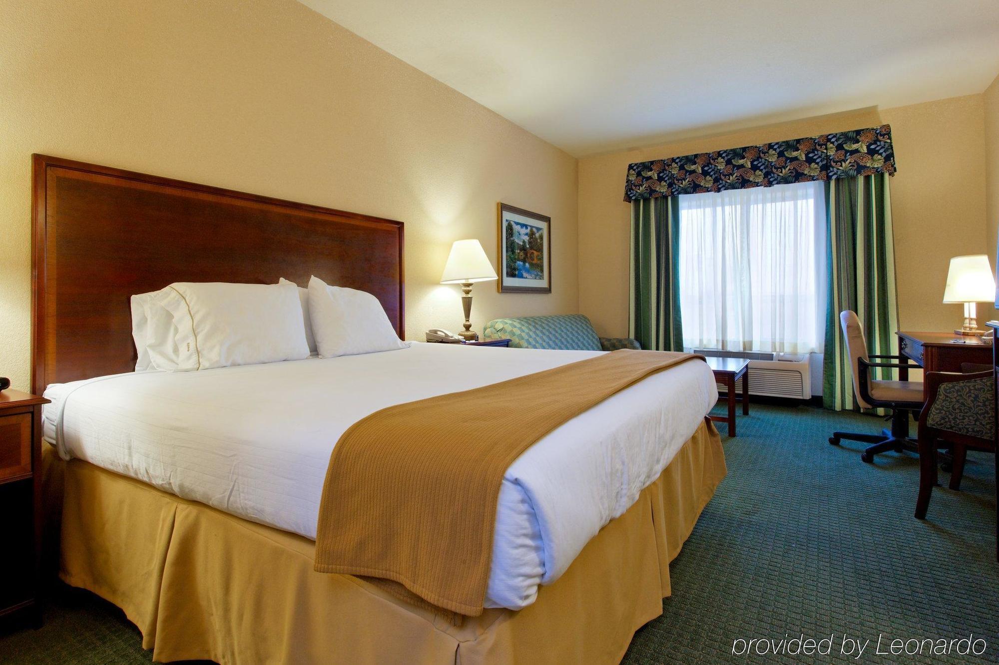 Holiday Inn Express & Suites San Antonio South Ruang foto