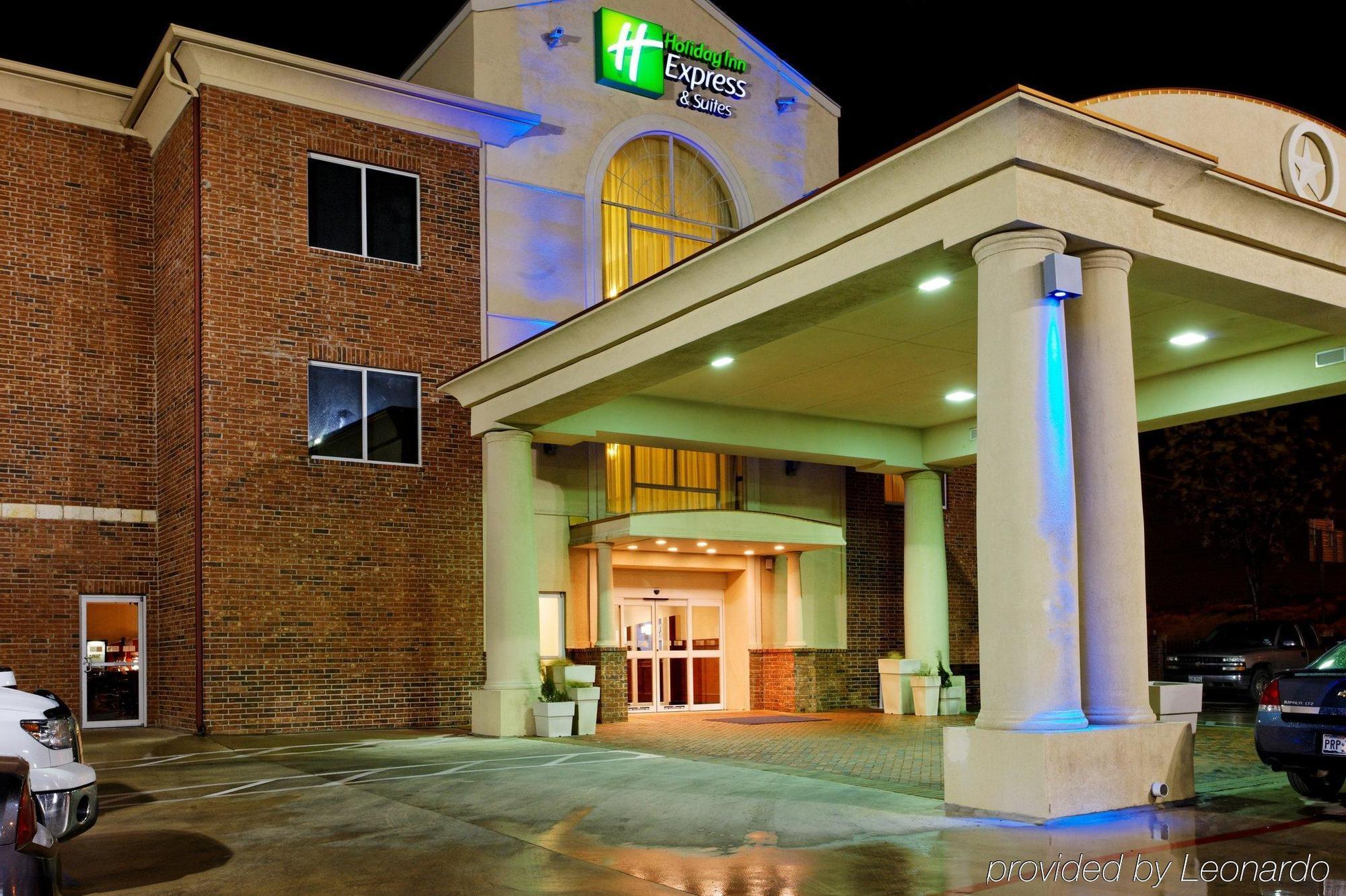 Holiday Inn Express & Suites San Antonio South Bagian luar foto