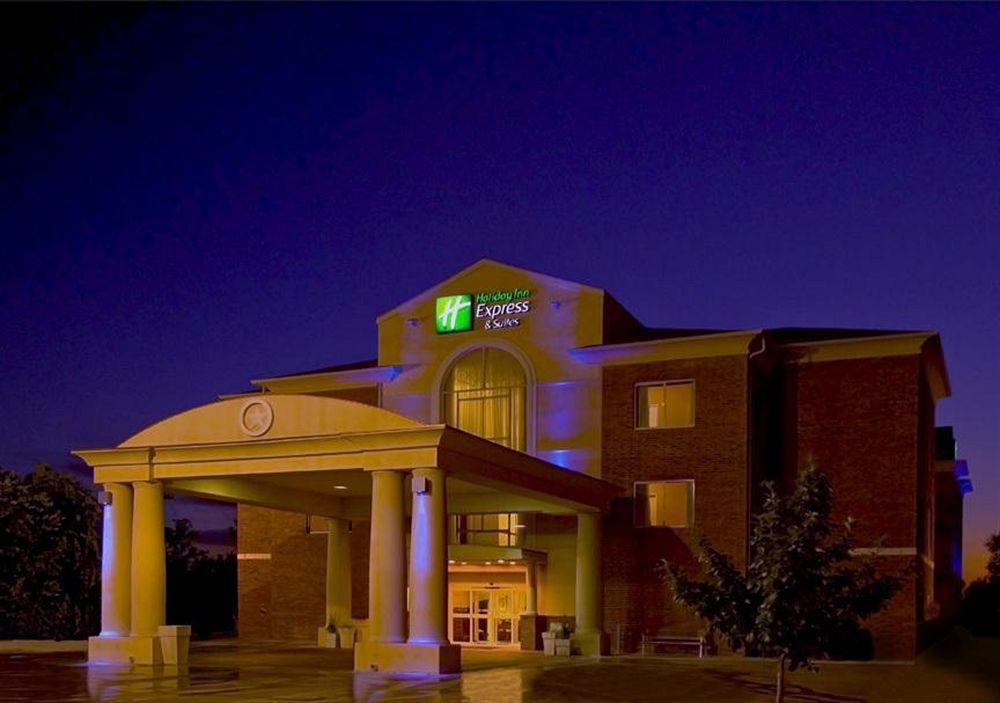 Holiday Inn Express & Suites San Antonio South Bagian luar foto