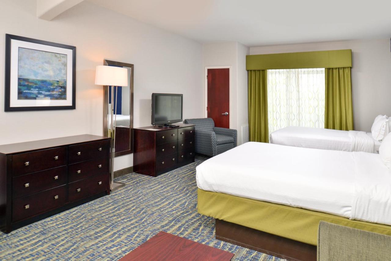 Holiday Inn Express & Suites San Antonio South Bagian luar foto